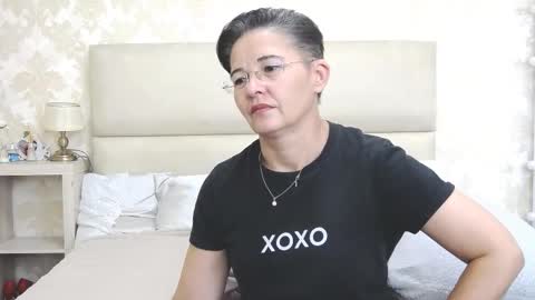 Snapshot of staceydarling chatting on 09-12-25, 09:09 staceydarling online show from 09-12-25, 09:09