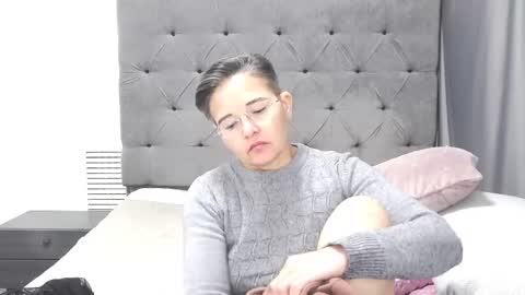 Snapshot of staceydarling chatting on 10-27-25, 06:28 staceydarling online show from 10-27-25, 06:28