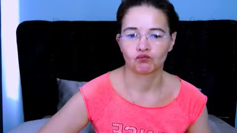 Snapshot of staceydarling chatting on 02-19-26, 12:12 staceydarling online show from 02-19-26, 12:12