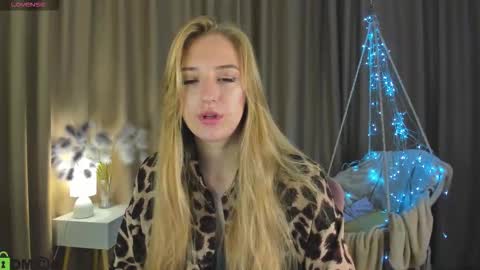 Stacy Mon Tue Wed Thu Fri Sun GMT GMT 3 1000am - 0400pm  online show from 10-12-25, 09:19