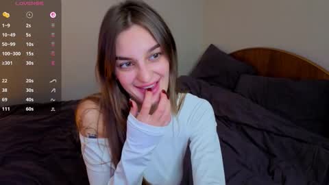 Snapshot of stacy_sexylips chatting on 10-24-25, 06:37 Sexy lips online show from 10-24-25, 06:37