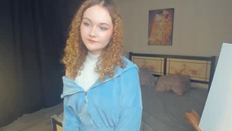 Snapshot of stacyroller chatting on 02-11-26, 08:25 Violet online show from 02-11-26, 08:25