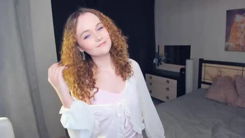 Snapshot of stacyroller chatting on 02-12-26, 05:41 Violet online show from 02-12-26, 05:41