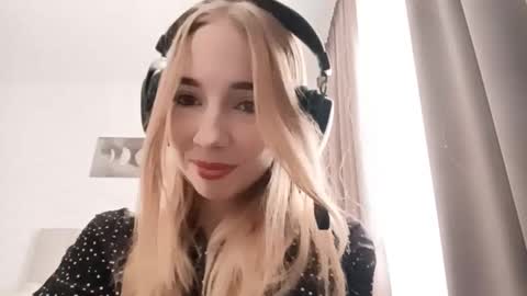 Snapshot of stacyscholle chatting on 02-10-26, 06:06 Mila online show from 02-10-26, 06:06