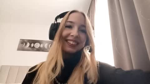 Snapshot of stacyscholle chatting on 02-12-26, 06:30 Mila online show from 02-12-26, 06:30