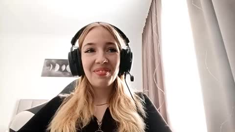 Snapshot of stacyscholle chatting on 02-15-26, 06:10 Mila online show from 02-15-26, 06:10