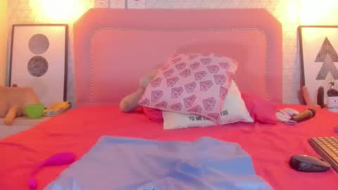 Snapshot of staisyotis chatting on 02-11-25, 06:19 KEIMI online show from 02-11-25, 06:19