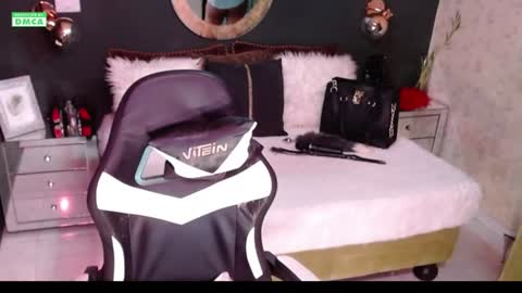 Welcome Im VICTORIA  Your love is my passion activate my love and moaning with your tips and enjoy with me online show from 08-01-26, 02:22