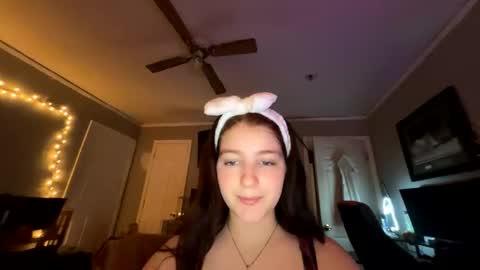 Snapshot of starlight09102 chatting on 01-08-25, 07:45 Starlight online show from 01-08-25, 07:45