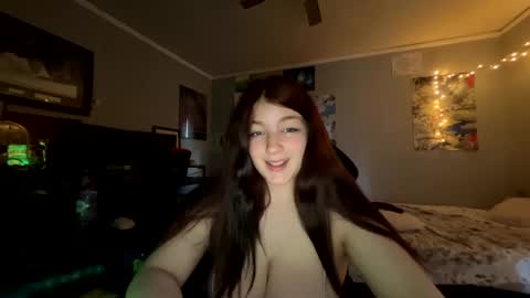 Snapshot of starlight09102 chatting on 03-06-25, 10:04 Starlight online show from 03-06-25, 10:04