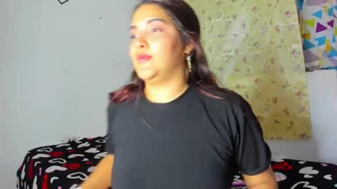 Snapshot of startitsinlimites20 chatting on 02-12-25, 09:01 estrella online show from 02-12-25, 09:01