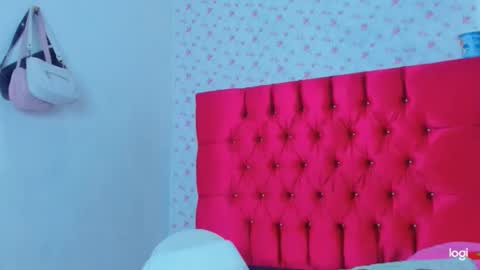 Snapshot of stassiebell chatting on 12-22-25, 05:48 stassiebell online show from 12-22-25, 05:48