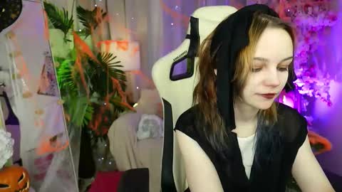 MONICA online show from 10-29-25, 01:24