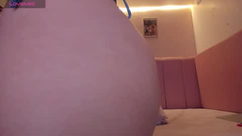 Stefa Gomez  online show from 11-19-25, 11:32