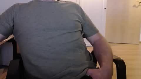 Snapshot of stefan2580 chatting on 12-16-24, 08:31 Stefan online show from 12-16-24, 08:31