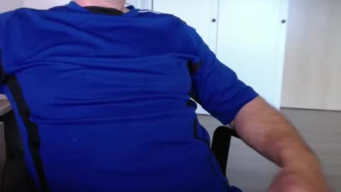 Snapshot of stefan2580 chatting on 12-17-24, 08:01 Stefan online show from 12-17-24, 08:01