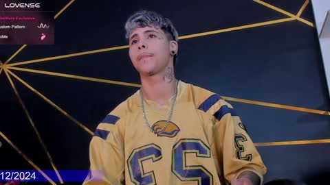 Snapshot of stefan_wonder_ chatting on 12-31-24, 02:36 Wonder online show from 12-31-24, 02:36