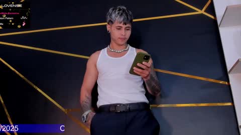 Snapshot of stefan_wonder_ chatting on 01-04-25, 03:39 Wonder online show from 01-04-25, 03:39