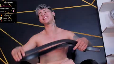 Snapshot of stefan_wonder_ chatting on 01-12-25, 02:03 Wonder online show from 01-12-25, 02:03