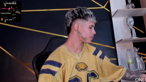 Snapshot of stefan_wonder_ chatting on 01-25-25, 04:13 Wonder online show from 01-25-25, 04:13