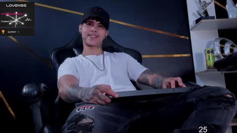 Snapshot of stefan_wonder_ chatting on 02-03-25, 02:02 Wonder online show from 02-03-25, 02:02