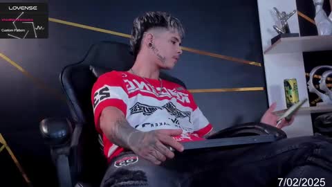 Snapshot of stefan_wonder_ chatting on 02-07-25, 01:32 Wonder online show from 02-07-25, 01:32