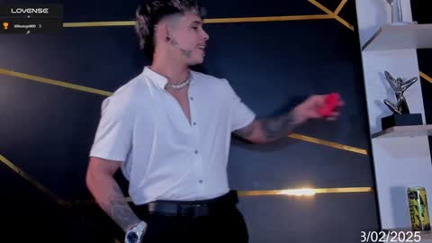 Snapshot of stefan_wonder_ chatting on 02-08-25, 05:39 Wonder online show from 02-08-25, 05:39