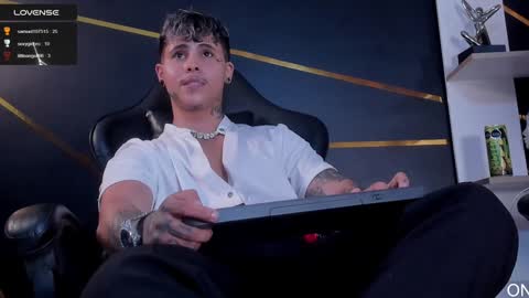 Snapshot of stefan_wonder_ chatting on 02-08-25, 08:42 Wonder online show from 02-08-25, 08:42