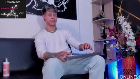 Snapshot of stefan_wonder_ chatting on 02-15-25, 02:22 Wonder online show from 02-15-25, 02:22