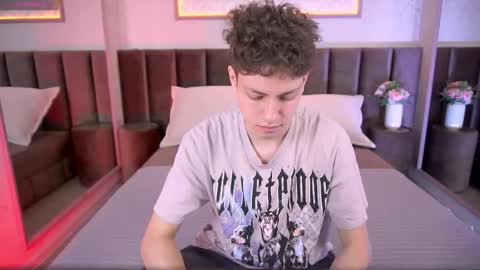 Esrefan online show from 02-08-26, 07:39