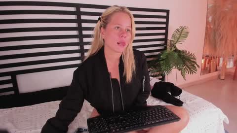 Stefanny   online show from 12-02-24, 04:20