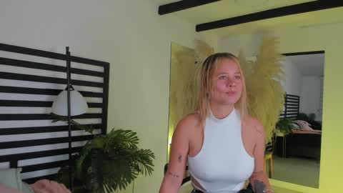 Stefanny   online show from 12-31-24, 10:48