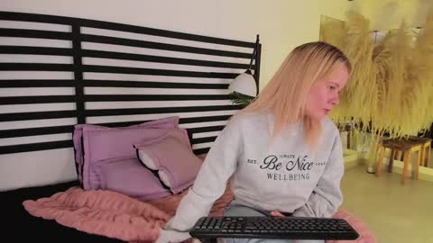 Stefanny   online show from 01-07-25, 12:20