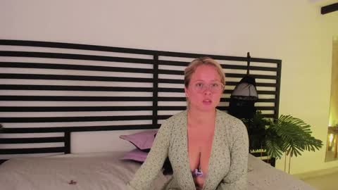 Stefanny   online show from 01-14-25, 03:36