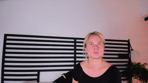 Stefanny   online show from 02-04-25, 06:27