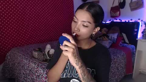 Im MiaIts my first day here  online show from 12-26-24, 01:51