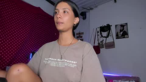 Im MiaIts my first day here  online show from 01-07-25, 05:12