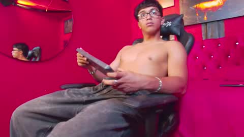 Stefano online show from 12-18-25, 06:58