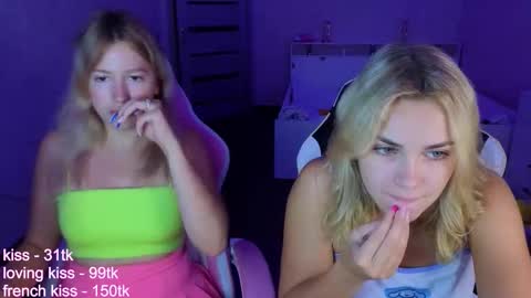 Snapshot of stefany_and_bettany chatting on 09-10-25, 05:13 stefany_and_bettany online show from 09-10-25, 05:13