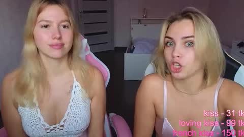 Snapshot of stefany_and_bettany chatting on 10-21-25, 11:55 stefany_and_bettany online show from 10-21-25, 11:55