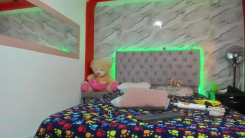 stefany_andruw online show from 11-21-25, 02:32