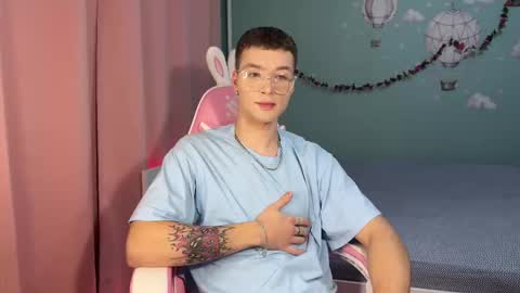 Stefi and Akin online show from 10-28-25, 04:09