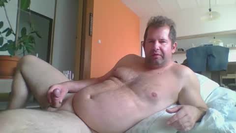 Snapshot of steki038434 chatting on 09-10-25, 10:37 steki038434 online show from 09-10-25, 10:37