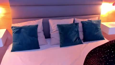 Snapshot of stela_ebony chatting on 10-31-25, 06:42 STELA online show from 10-31-25, 06:42