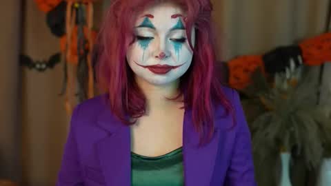 Stella online show from 10-31-25, 11:17