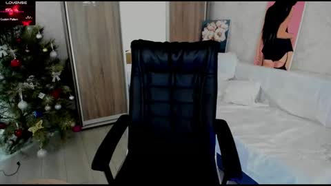 Snapshot of stella__cox chatting on 01-13-25, 09:30 Stella  Cox online show from 01-13-25, 09:30