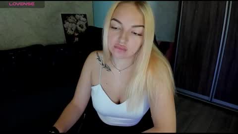 Snapshot of stella__cox chatting on 09-13-25, 05:40 Stella  Cox online show from 09-13-25, 05:40