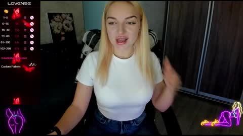 Snapshot of stella__cox chatting on 09-15-25, 05:29 Stella  Cox online show from 09-15-25, 05:29