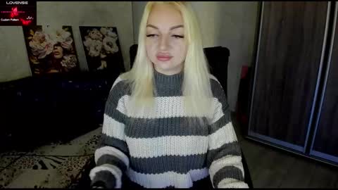Snapshot of stella__cox chatting on 10-12-25, 05:06 Stella  Cox online show from 10-12-25, 05:06