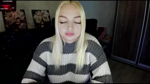 Snapshot of stella__cox chatting on 10-23-25, 06:23 Stella  Cox online show from 10-23-25, 06:23